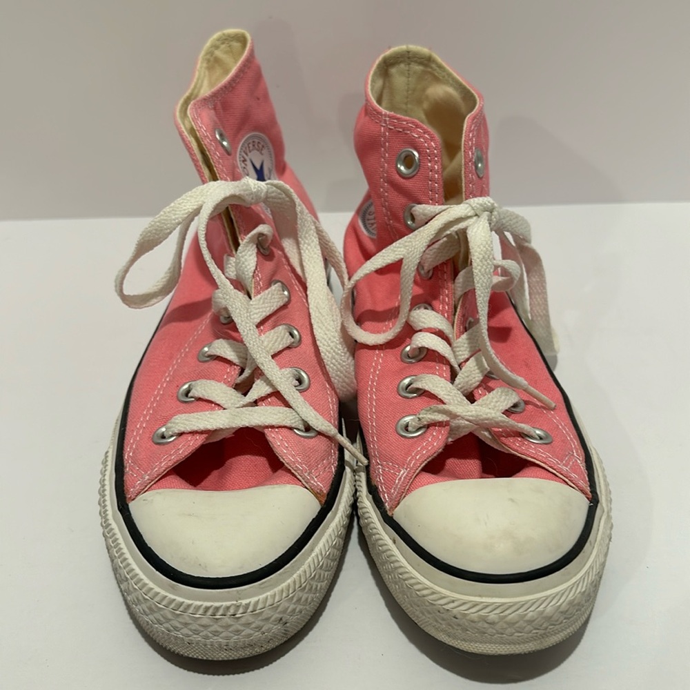 Light Pink EUC High Top Converse Sneakers Chuck Taylor